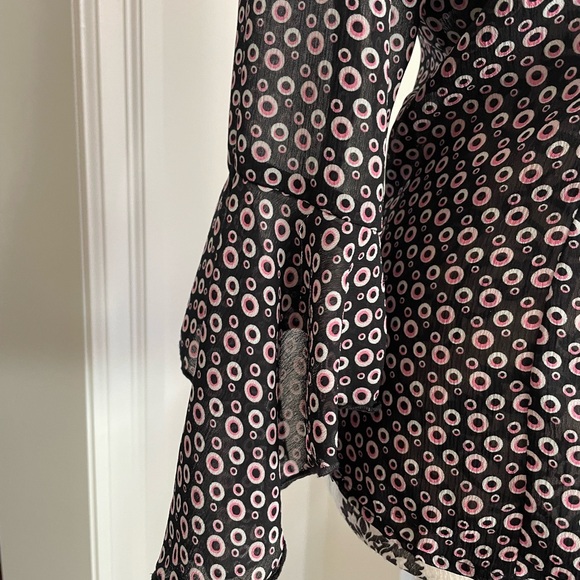 Black blouse with circular motif design - Picture 2 of 4